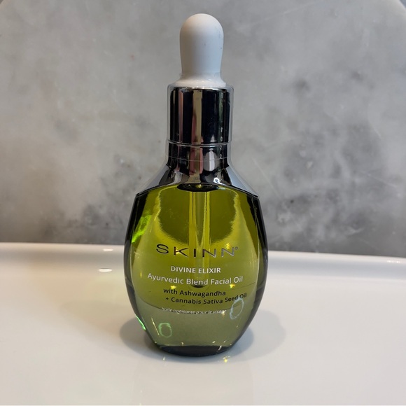 NWT- SKINN DIVINE ELIXIR- Ayurvedic Blend Facial Oil - Picture 2 of 10